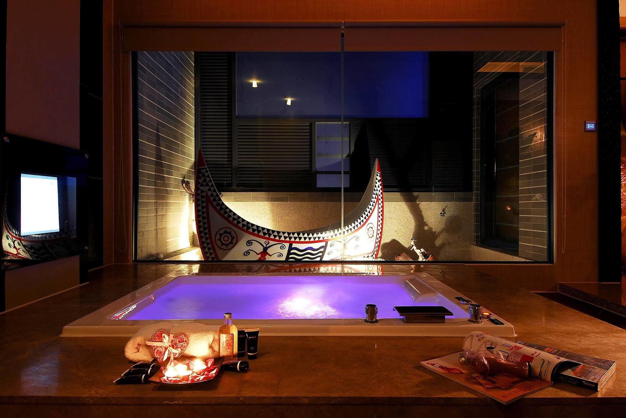 All-Ur Boutique Motel -Chia Yi Branch Chiayi Exterior foto