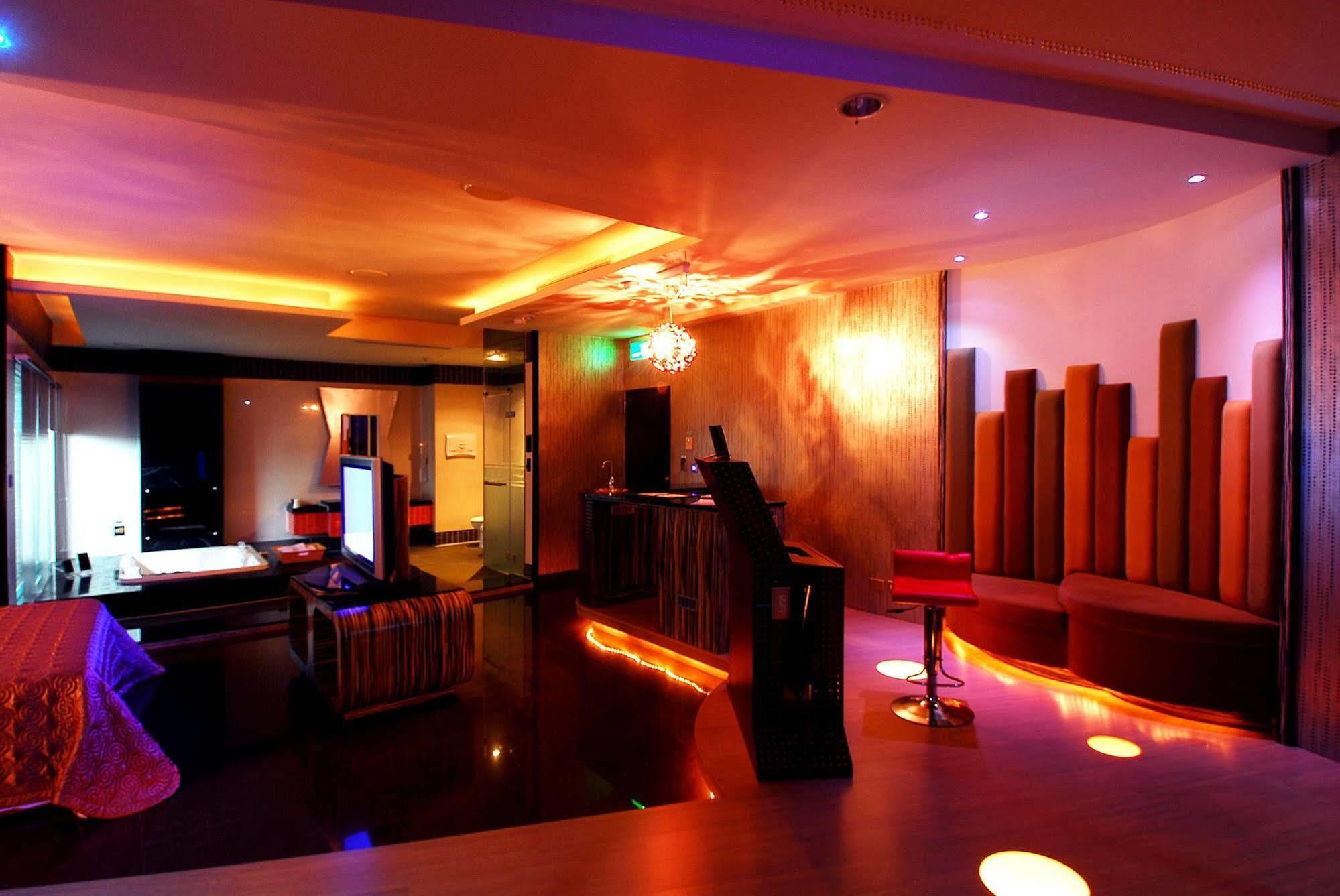 All-Ur Boutique Motel -Chia Yi Branch Chiayi Exterior foto