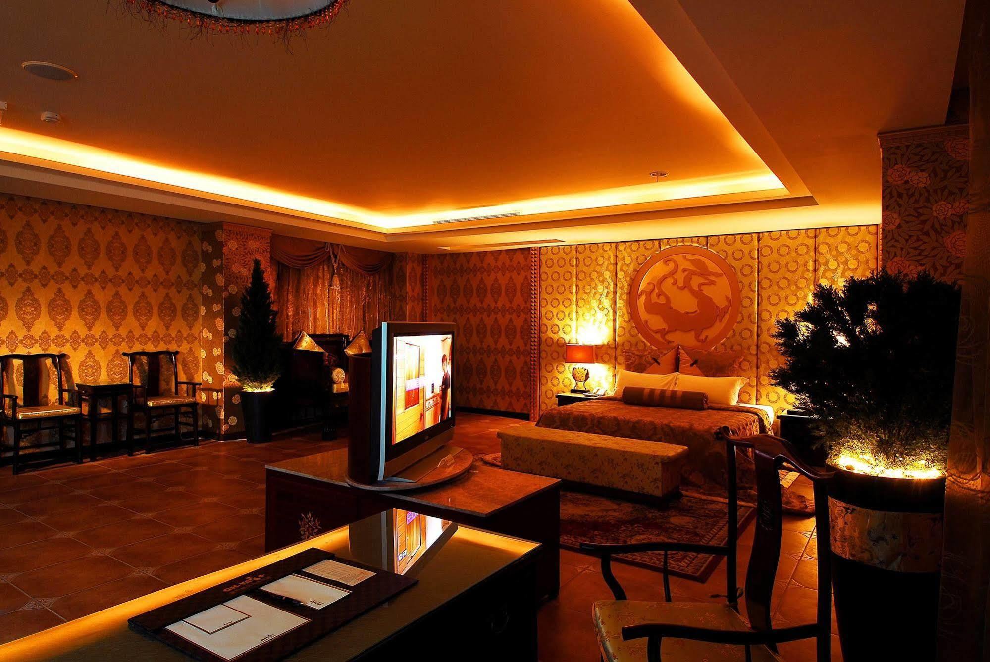 All-Ur Boutique Motel -Chia Yi Branch Chiayi Exterior foto